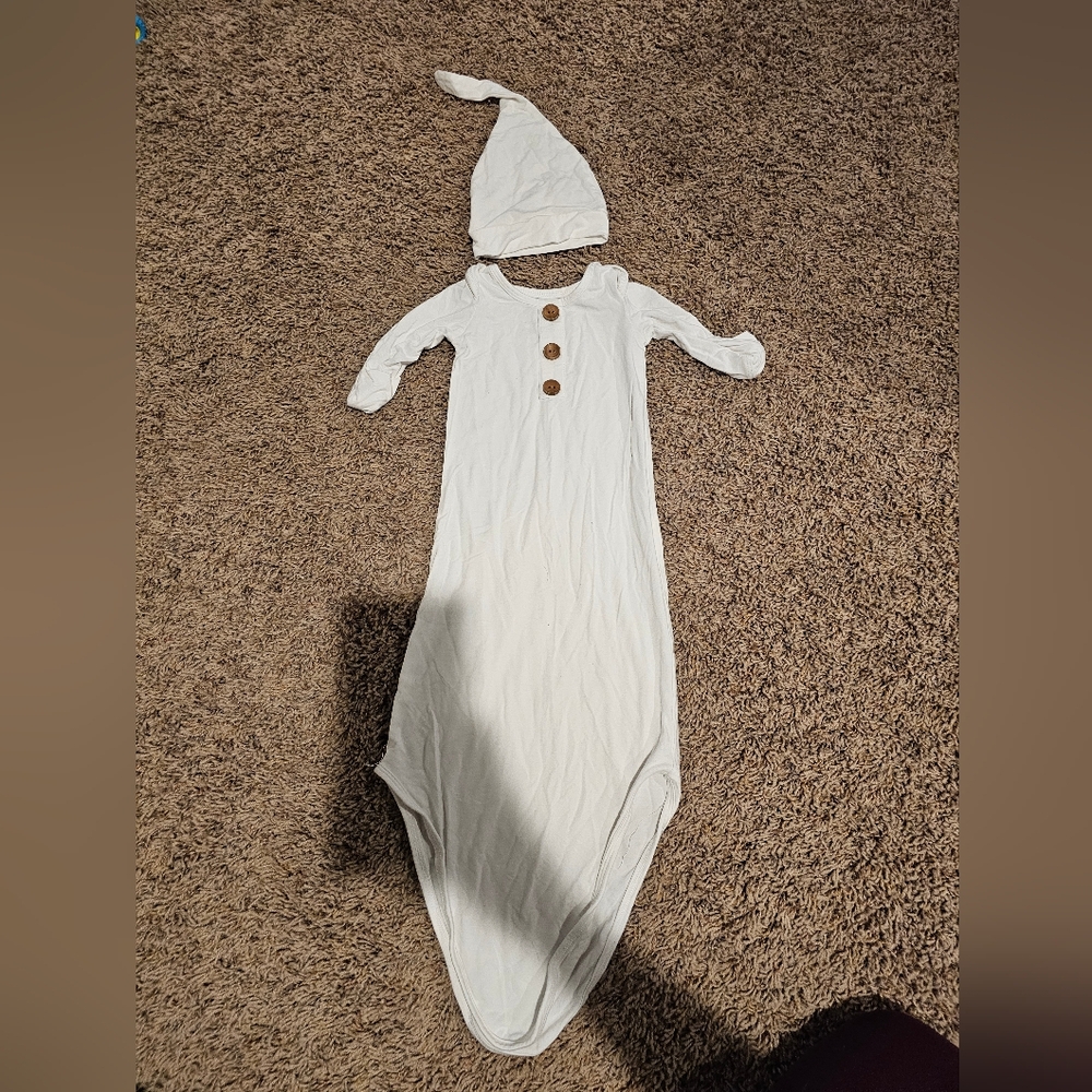 Caden Lane Bamboo newborn gown white with hat